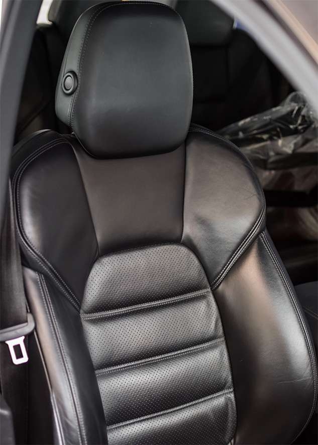 Porsche cayenne car before interior detailing