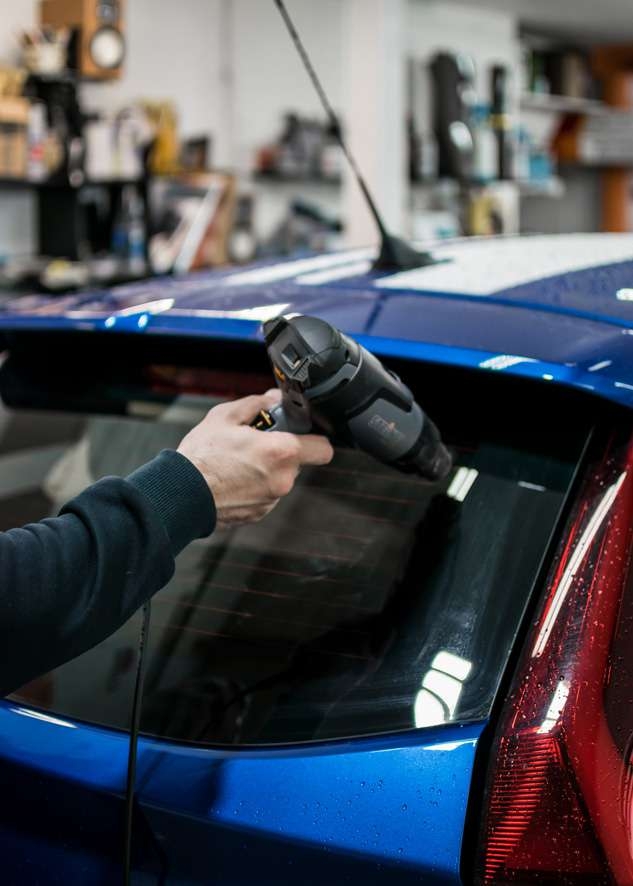 Blue MG3 car rear window tint being heated
