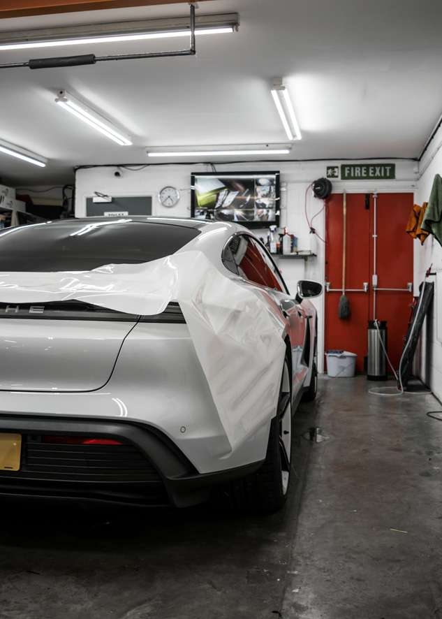 Porsche Taycan image