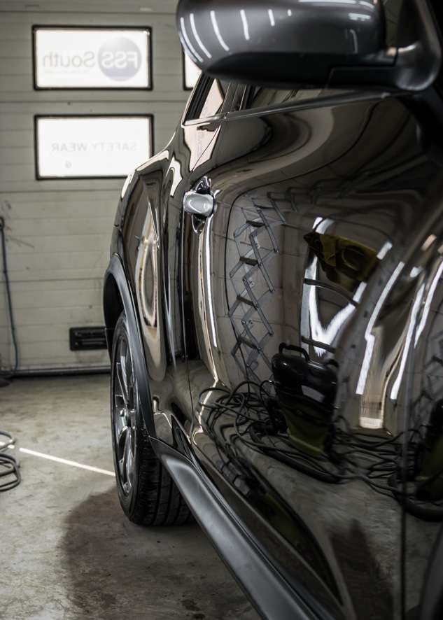 Mirror like finish on Nissan Juke car door after polishing, paint correction, Paintwork Enhancement and ceramic coating