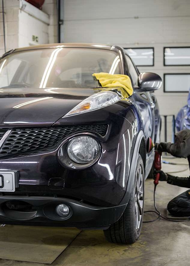 Black Nissan Juke being machined polished