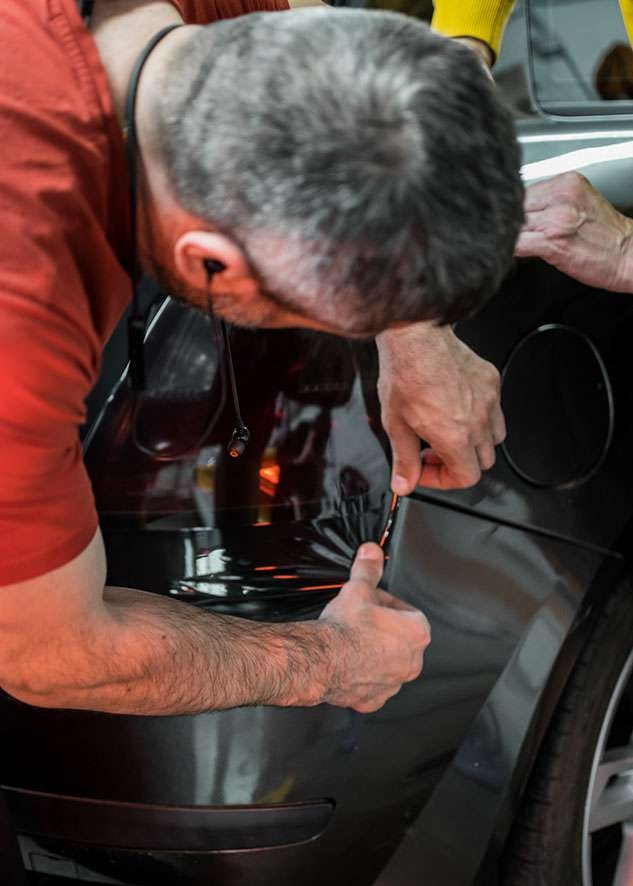 Stretching LUXE Light tinting film onto Fiat Stilo car left side rear light